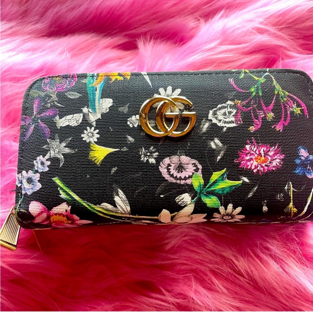 NWOT INSPIRED FASHION CLUTCH WALLET